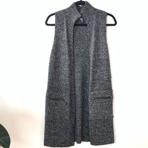 Long fitted sweater vest